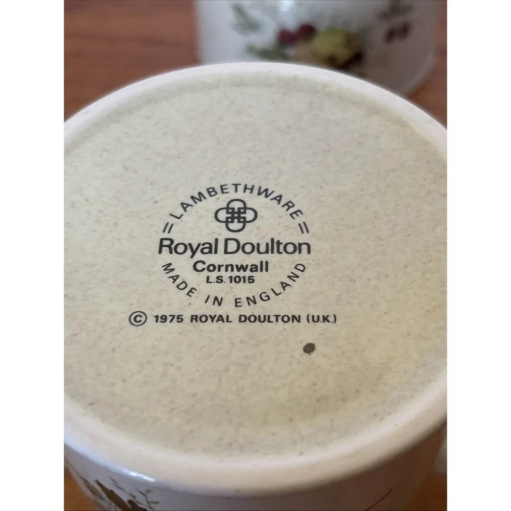 Royal Doulton ENGLAND- CORNWALL LS1015 Lambeth 12 oz 4 1/4